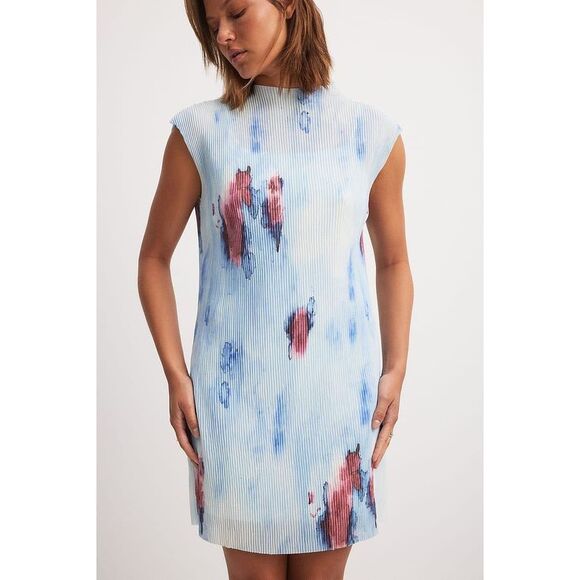 NA-KD size EU 40 (large) pleated mini dress collab Larissa Mills - NWT - Picture 2 of 8